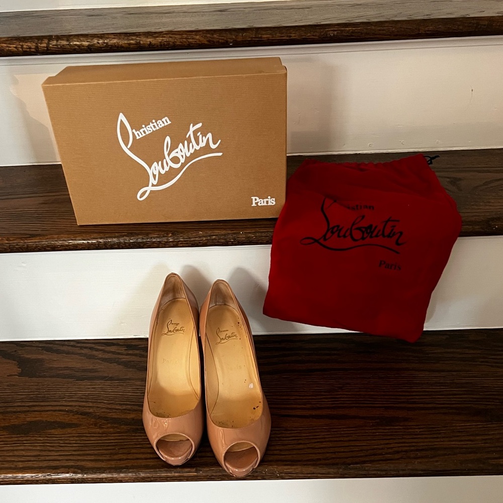 Christian Louboutin Nude Peep Toe Pumps | Size 39.5 | No Matter 85 Patent Pump